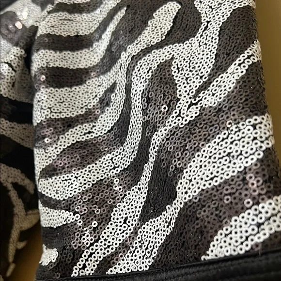 Chic Zebra Patterned Jacket - Picture 4 of 16